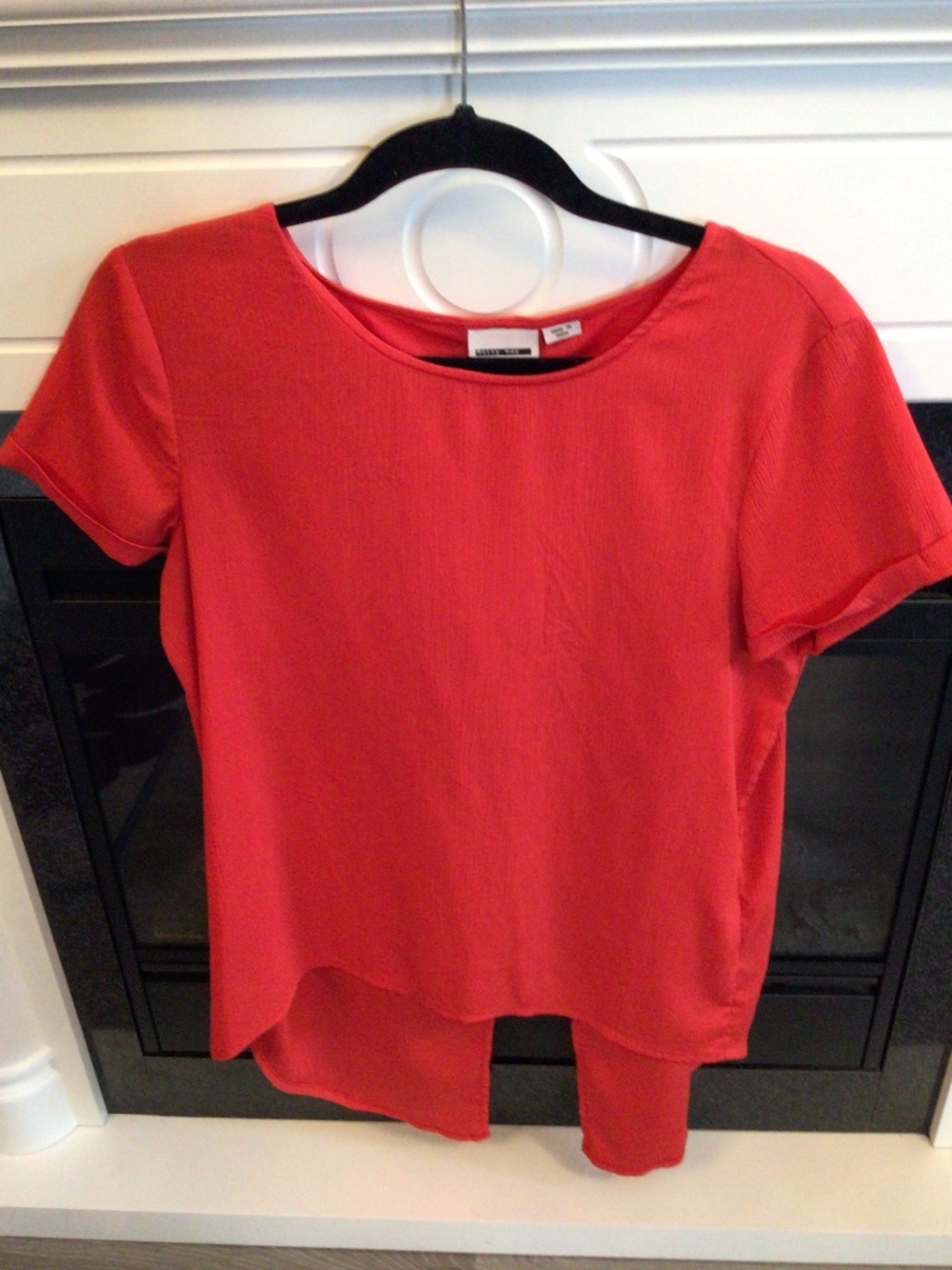 5/$25.00Red short sleeve short front longer back penguin tail opening medium